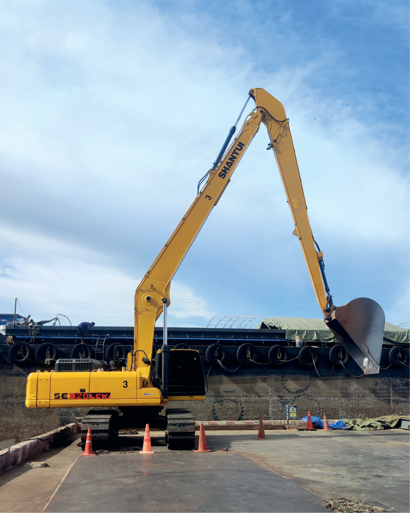 Экскаватор гусеничный SE320LCW с длинной стрелой