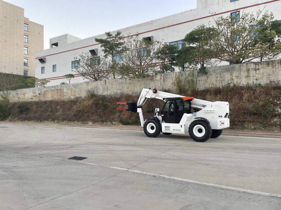 Телескопический погрузчик HNT7510 4WD&4WS