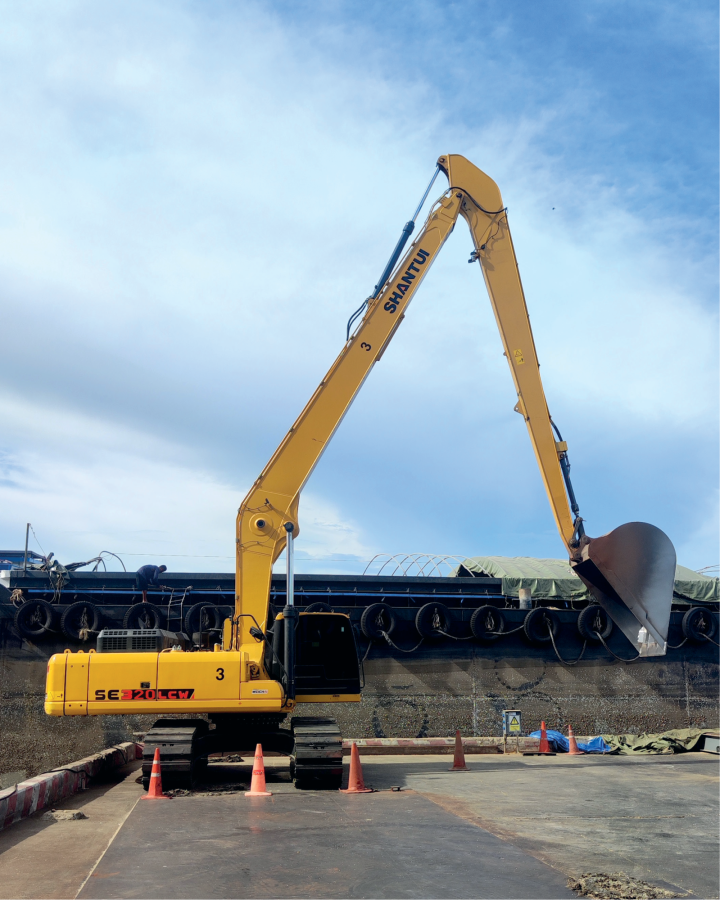 Экскаватор гусеничный SE320LCW с длинной стрелой