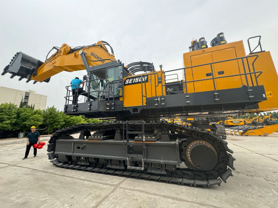 Экскаватор гусеничный SE1500LCW