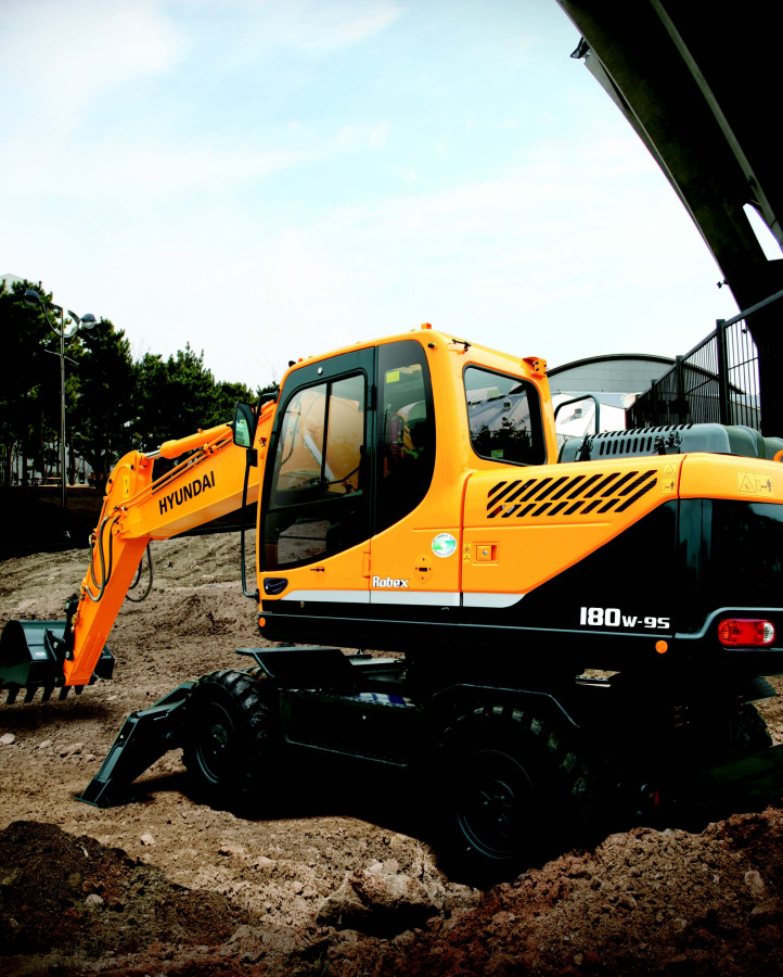 Колесный экскаватор Hyundai R180W-9S Hyundai
