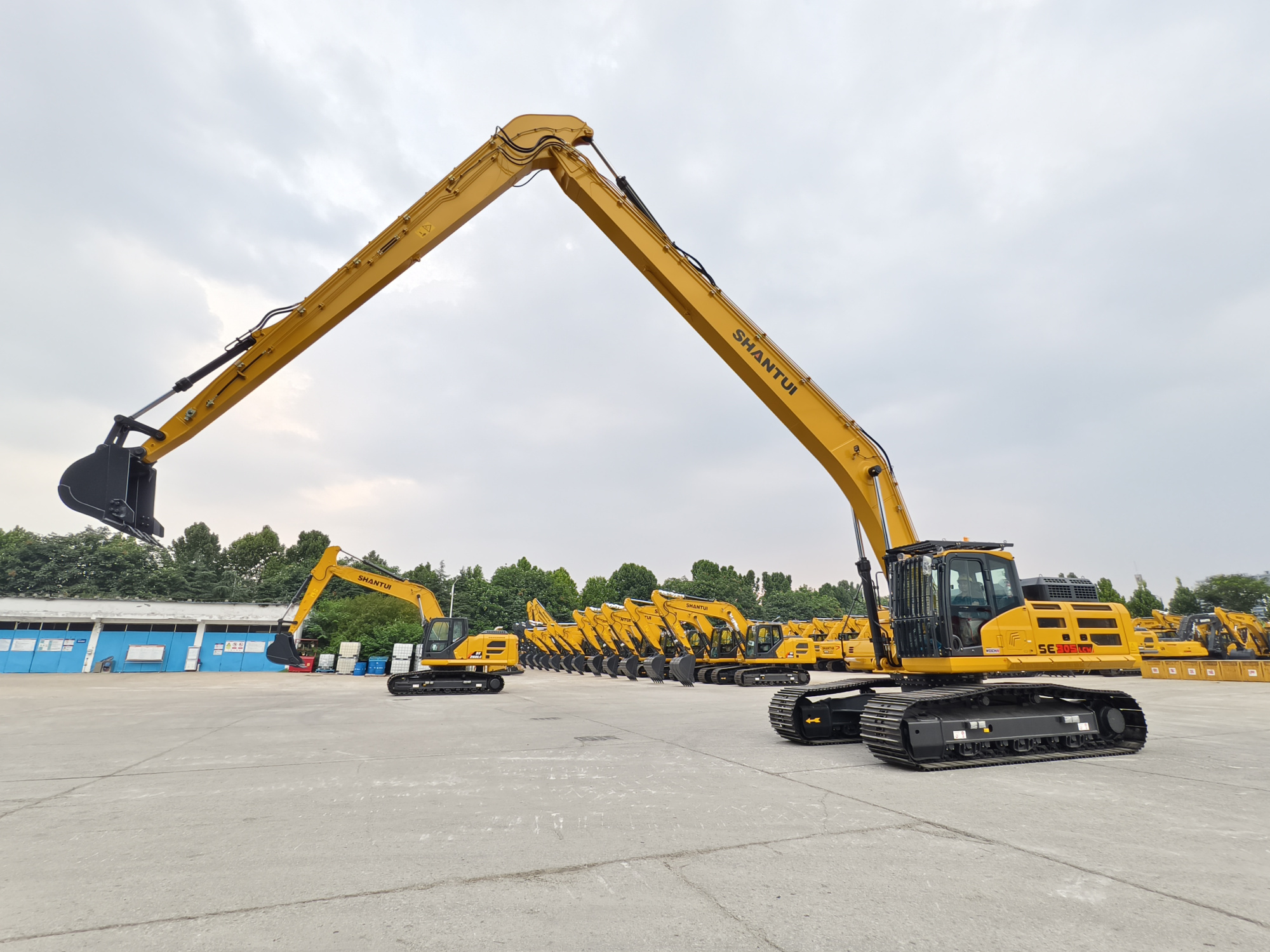 Экскаватор гусеничный SE320LCW с длинной стрелой