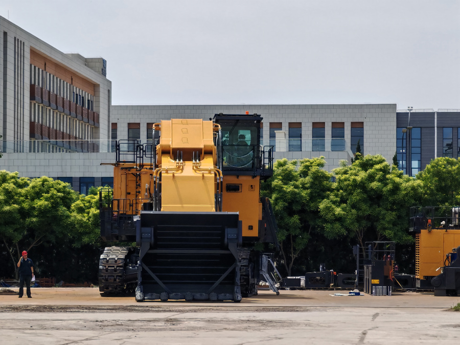 Экскаватор гусеничный SE3000LCW